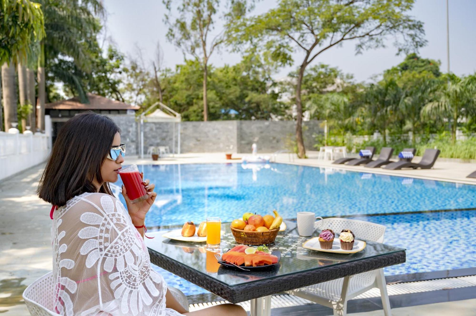 Sterling Stolen Heaven Lonavala Hotel Bagian luar foto