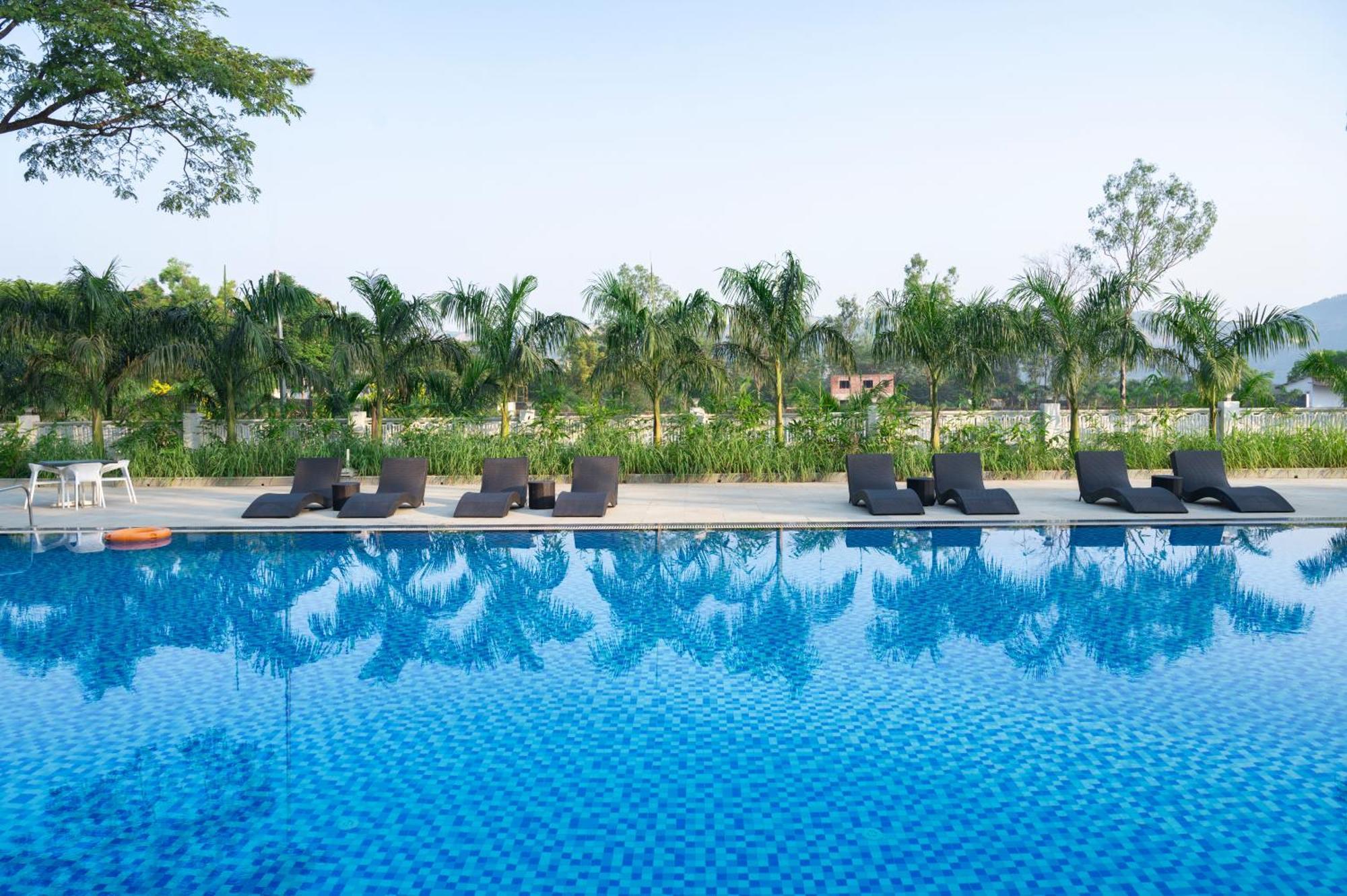 Sterling Stolen Heaven Lonavala Hotel Bagian luar foto